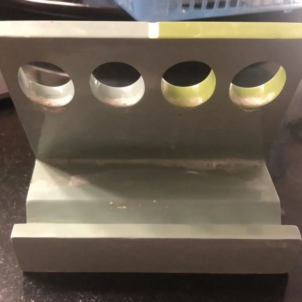 Holds 4 toothbrushes L-shaped toothbrush holder
